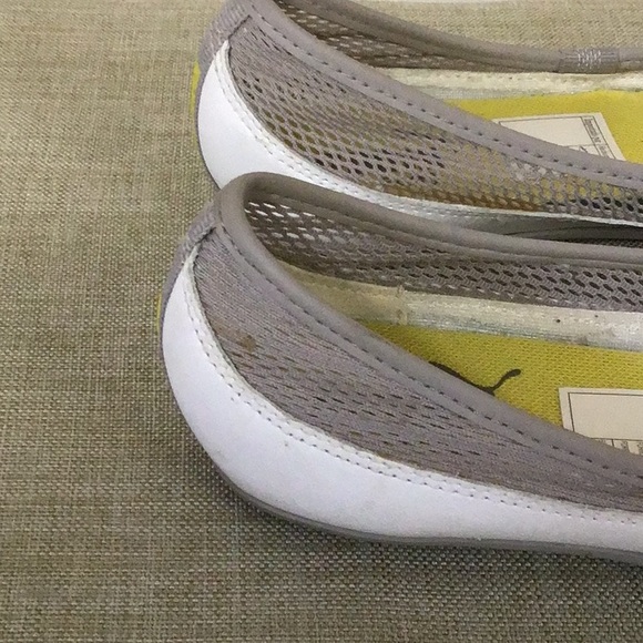 Puma white and gray slip on flats nice shape - Picture 5 of 12